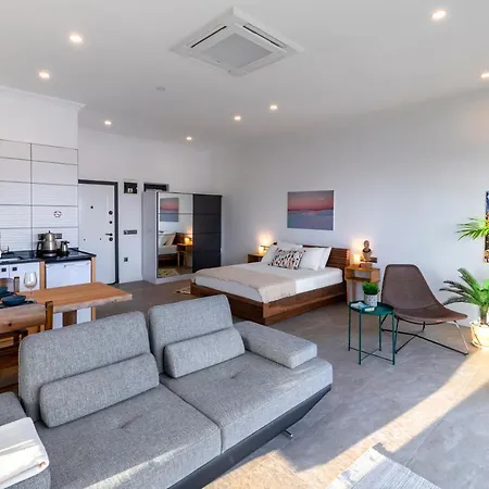 Born In Blue Apartahotel