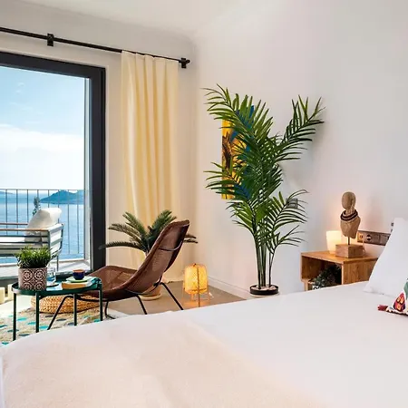 Born In Blue Apartahotel