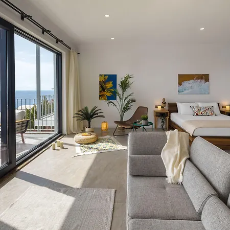 Born In Blue Apartahotel