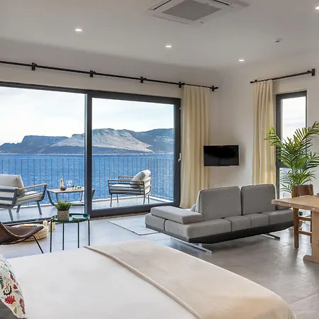 Born In Blue Apartahotel 4*